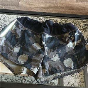 Athleta camo Shorts sz M